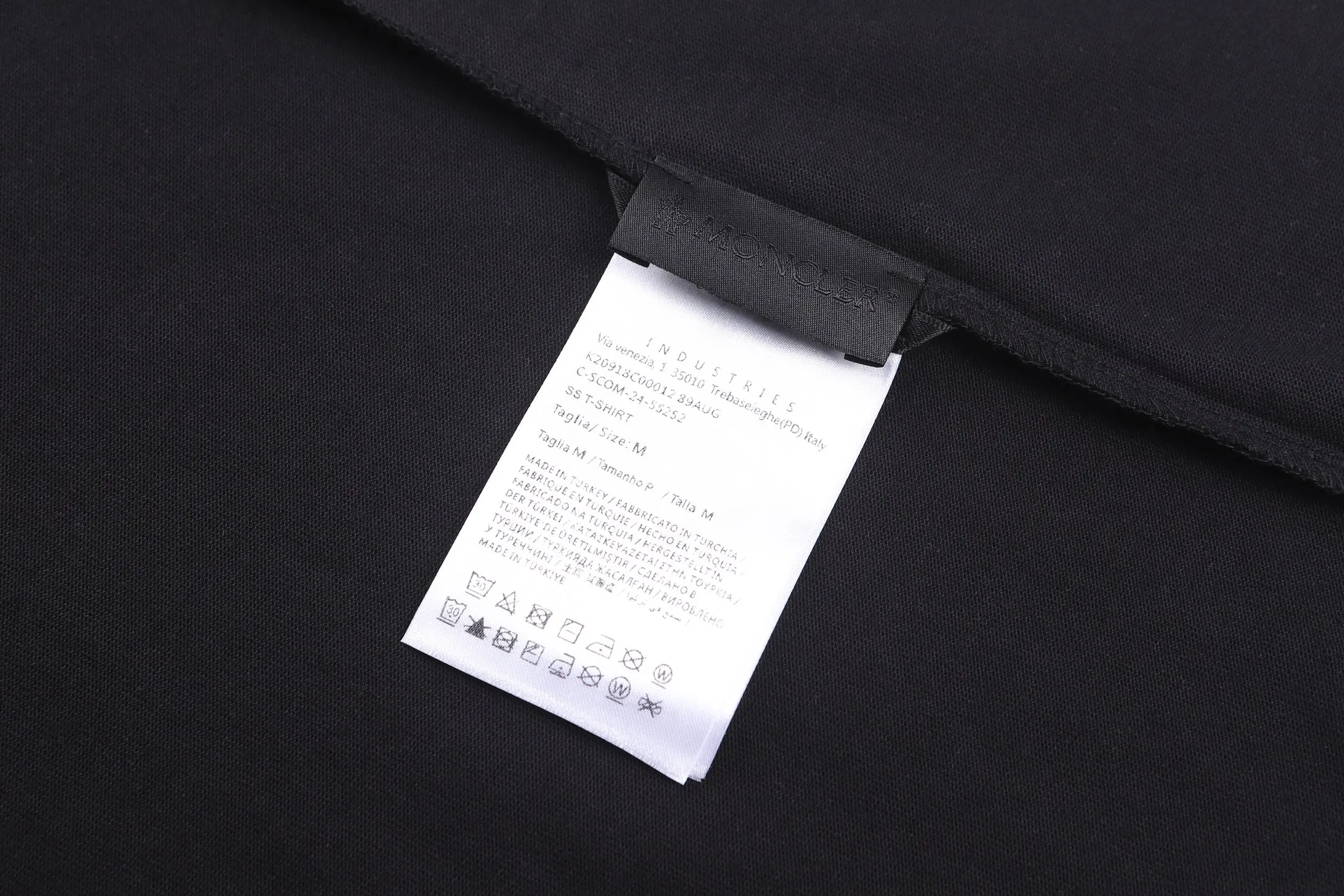 MONCLER 26SS T ●Authentic 4974 ●32 230 ●1*1 280 ● ● ● 1：1 ● 1：1 ● ●Size：S M L XL ● ：2104/8A#00
